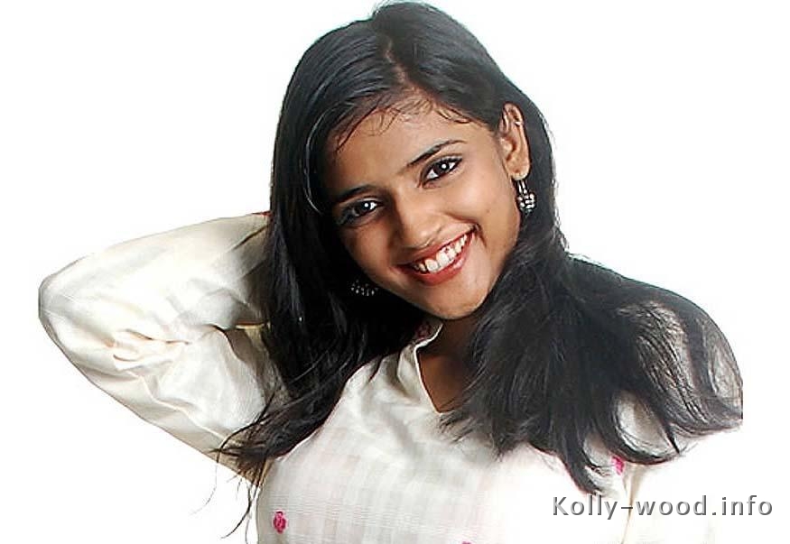 Adhisayaa-cute-smiling-actress.jpg